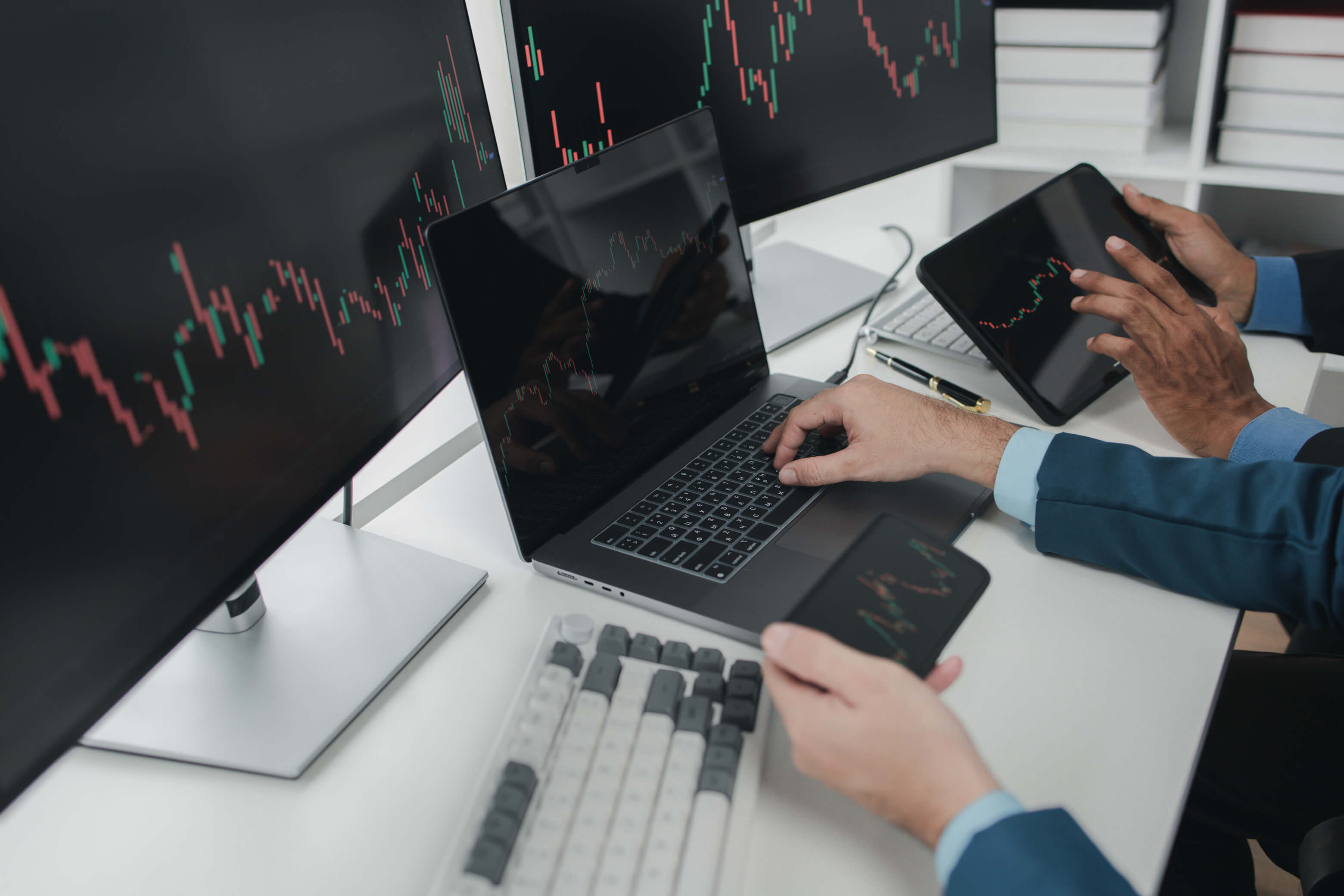 Two traders collaborating